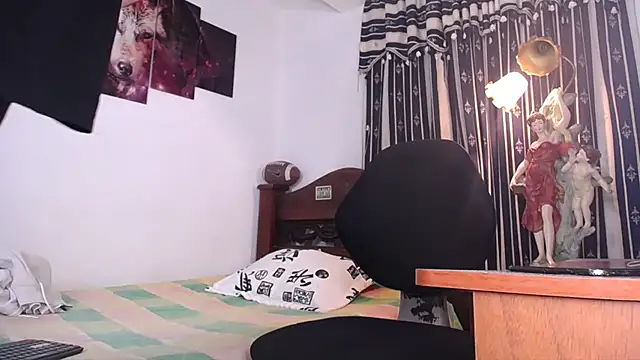 Snapshot of Bull_Xvi chatting on 10-05-25, 01:26 Bull Xvi online show from 10-05-25, 01:26