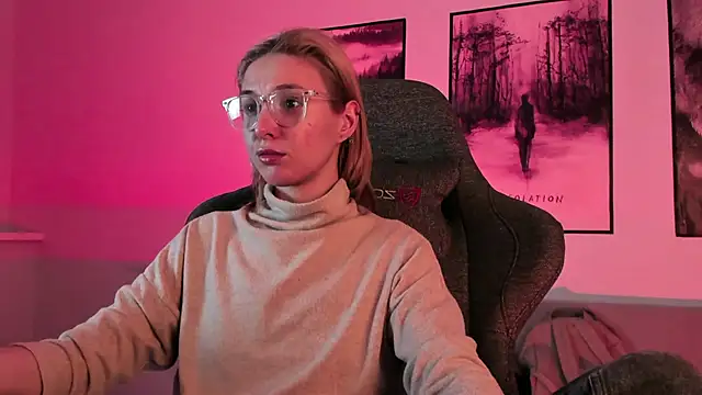 Snapshot of PhilippaAdamas chatting on 02-28-25, 08:53 PhilippaAdamas online show from 02-28-25, 08:53