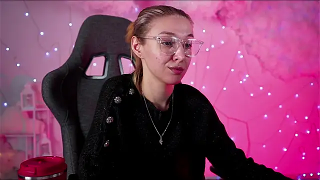 Snapshot of PhilippaAdamas chatting on 03-08-25, 05:49 PhilippaAdamas online show from 03-08-25, 05:49