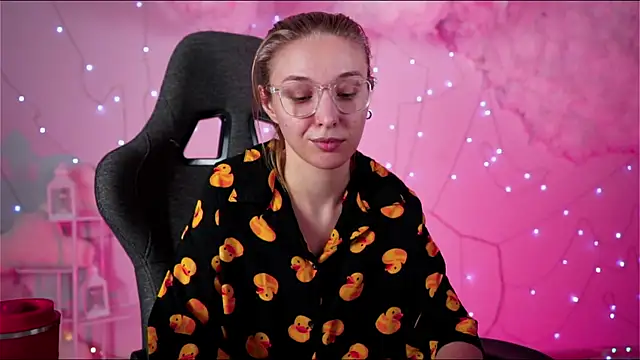 Snapshot of PhilippaAdamas chatting on 03-08-25, 08:55 PhilippaAdamas online show from 03-08-25, 08:55