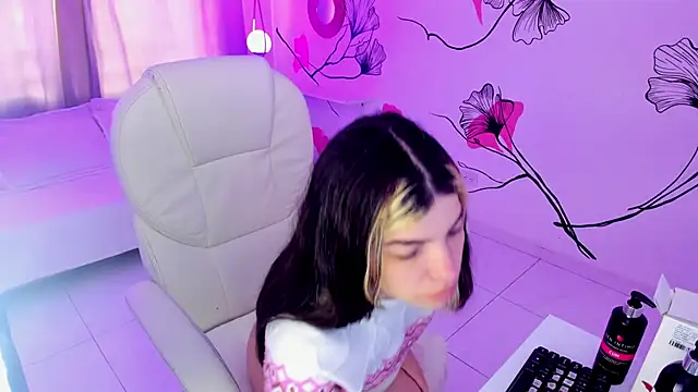 Isabela Fiorelli online show from 11-14-25, 01:10