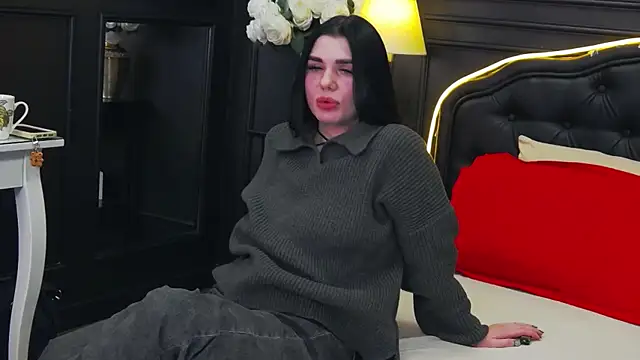 Snapshot of MaeveMoon chatting on 02-07-25, 08:10 MaeveMoon online show from 02-07-25, 08:10