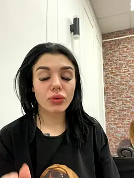 Snapshot of MaeveMoon chatting on 09-15-25, 04:23 MaeveMoon online show from 09-15-25, 04:23