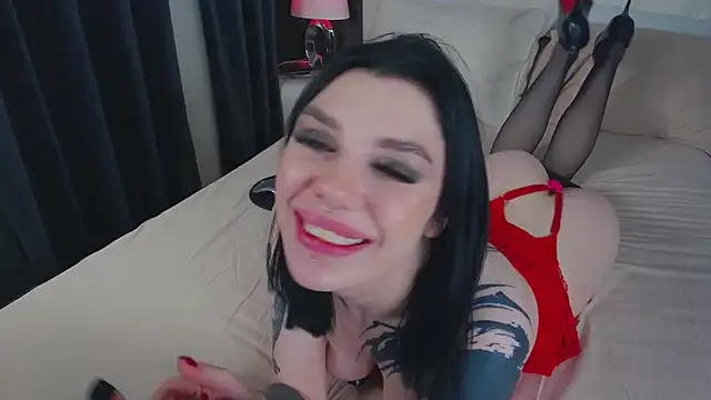 Snapshot of MaeveMoon chatting on 10-15-25, 06:30 MaeveMoon online show from 10-15-25, 06:30