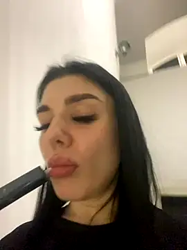 Snapshot of MaeveMoon chatting on 10-31-25, 04:08 MaeveMoon online show from 10-31-25, 04:08