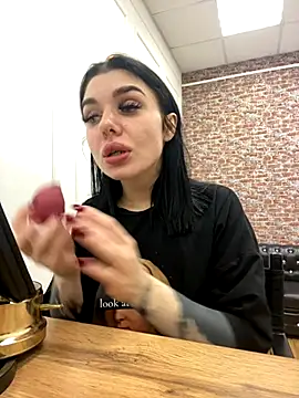 Snapshot of MaeveMoon chatting on 11-02-25, 04:09 MaeveMoon online show from 11-02-25, 04:09