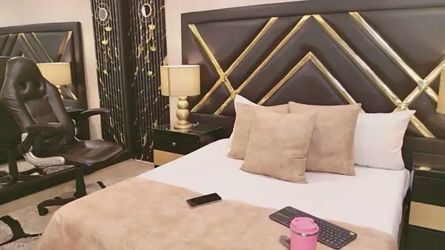 SophieWinsloow online show from 04-23-26, 12:29