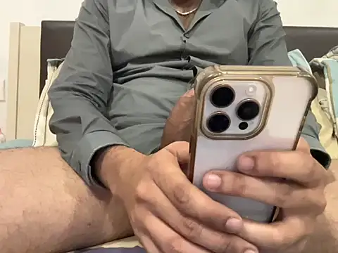 Snapshot of iamabigdickindian chatting on 09-25-25, 06:00 iamabigdickindian online show from 09-25-25, 06:00