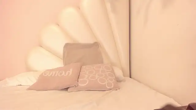 Olivia Stevens online show from 03-07-25, 07:49