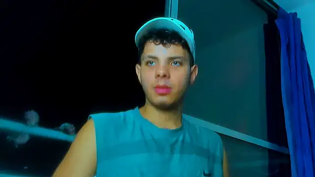 Snapshot of Alessandro_1610 chatting on 11-16-25, 11:54 Alessandro 1610 online show from 11-16-25, 11:54