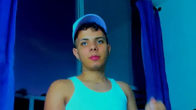 Snapshot of Alessandro_1610 chatting on 11-22-25, 11:04 Alessandro 1610 online show from 11-22-25, 11:04