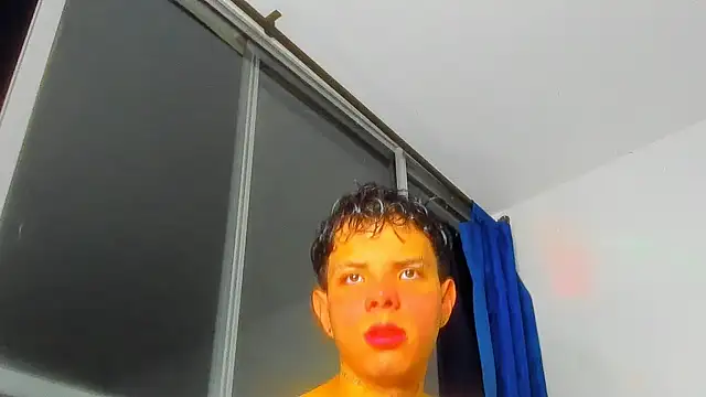 Snapshot of Alessandro_1610 chatting on 12-15-25, 07:34 Alessandro 1610 online show from 12-15-25, 07:34