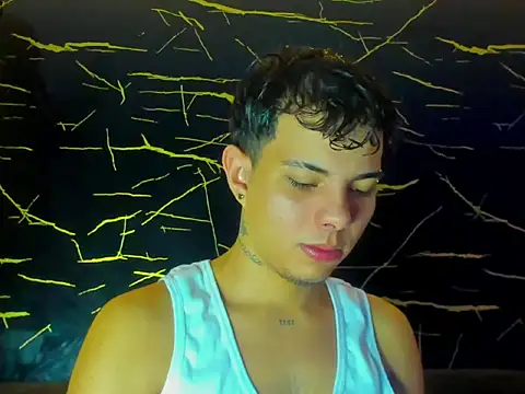 Snapshot of Alessandro_1610 chatting on 05-17-26, 05:38 Alessandro 1610 online show from 05-17-26, 05:38