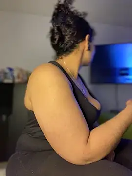 Carola-Ross online show from 10-28-25, 05:26