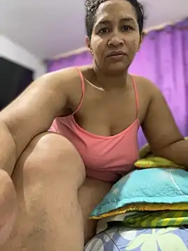 Carola-Ross online show from 12-19-25, 04:58