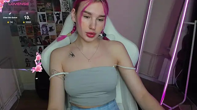 EvelinaLuu online show from 12-04-25, 01:48