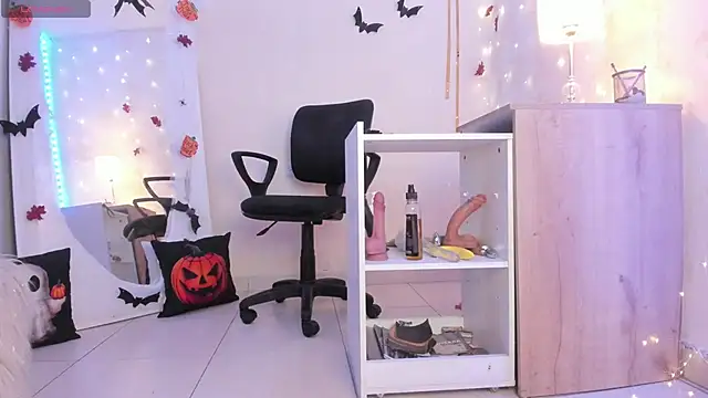 Emylyjonhs online show from 10-24-25, 07:54