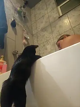 Snapshot of ShysluutGia chatting on 12-19-25, 07:37 ShysluutGia online show from 12-19-25, 07:37