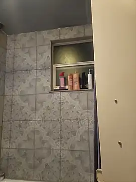 Snapshot of ShysluutGia chatting on 01-06-26, 06:39 ShysluutGia online show from 01-06-26, 06:39