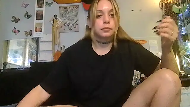 Snapshot of ShysluutGia chatting on 02-07-26, 07:01 ShysluutGia online show from 02-07-26, 07:01