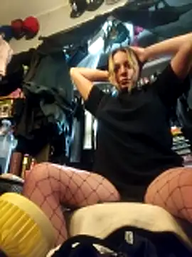 Snapshot of ShysluutGia chatting on 02-23-26, 06:33 ShysluutGia online show from 02-23-26, 06:33