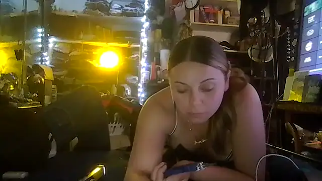 Snapshot of ShysluutGia chatting on 03-05-26, 01:51 ShysluutGia online show from 03-05-26, 01:51