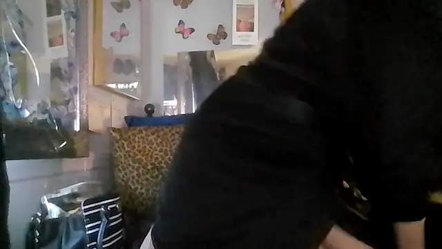 Snapshot of ShysluutGia chatting on 04-08-26, 02:28 ShysluutGia online show from 04-08-26, 02:28