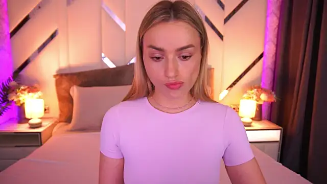 LindsieGreyy online show from 06-25-26, 12:31