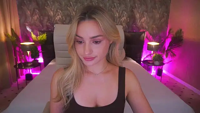 LindsieGreyy online show from 07-26-26, 01:07