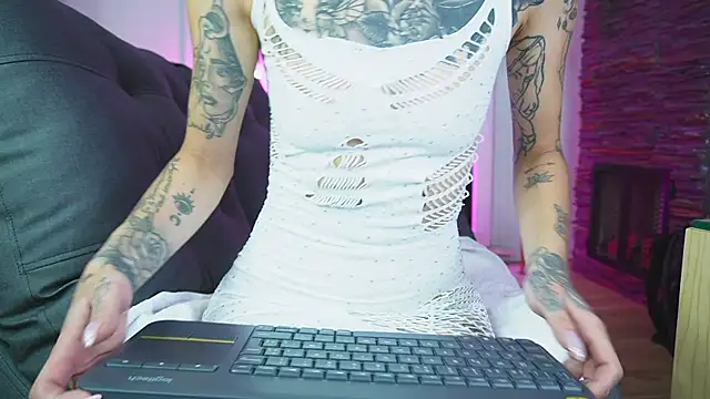 miss   angel online show from 06-25-26, 11:04