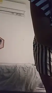 Dhalila  online show from 10-17-25, 05:43