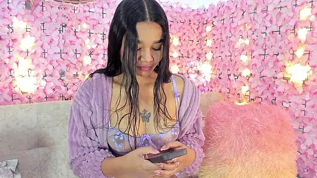 Lynda Bonnie online show from 02-20-26, 03:01