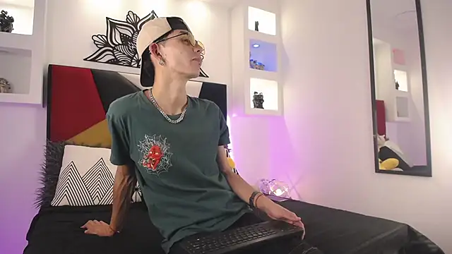 Snapshot of MaikyCooper chatting on 03-02-25, 03:56 MaikyCooper online show from 03-02-25, 03:56