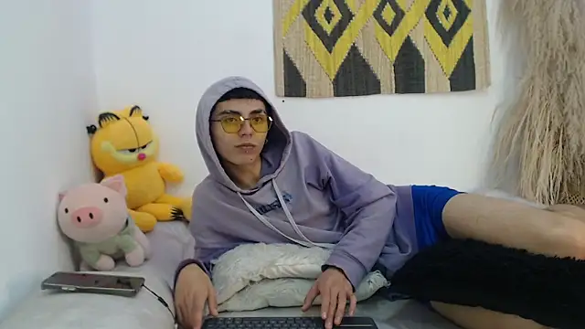 Snapshot of MaikyCooper chatting on 03-04-25, 07:08 MaikyCooper online show from 03-04-25, 07:08