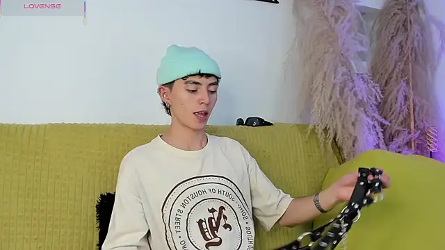 Snapshot of MaikyCooper chatting on 10-01-25, 08:26 MaikyCooper online show from 10-01-25, 08:26