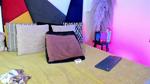 Snapshot of MaikyCooper chatting on 11-24-25, 10:20 MaikyCooper online show from 11-24-25, 10:20