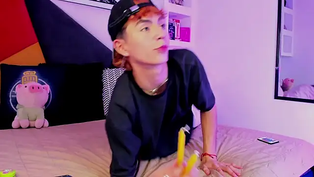 Snapshot of MaikyCooper chatting on 12-15-25, 08:13 MaikyCooper online show from 12-15-25, 08:13