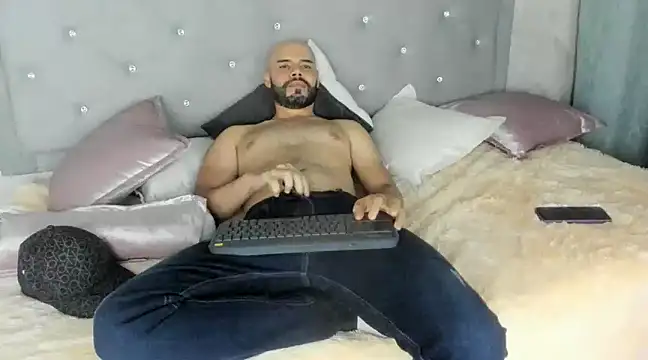 Luke Diaz7 online show from 02-24-25, 06:49