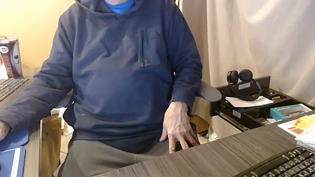 olderandwiser2 online show from 11-23-25, 04:34