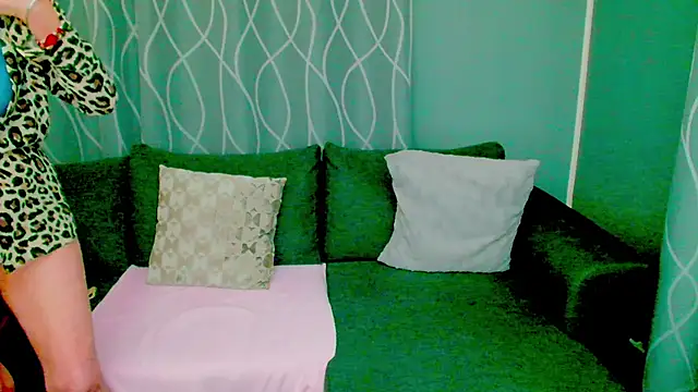 Snapshot of adeleadison chatting on 10-28-25, 08:00 adeleadison online show from 10-28-25, 08:00