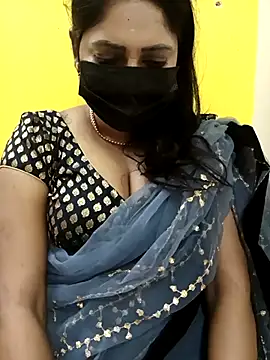 Snapshot of Thamarai28 chatting on 03-11-25, 10:42 Thamarai28 online show from 03-11-25, 10:42