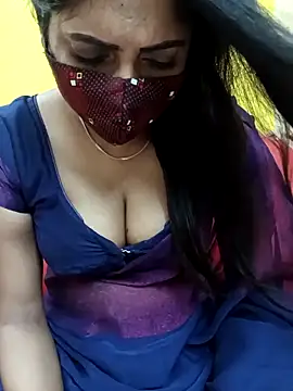 Snapshot of Thamarai28 chatting on 09-24-25, 04:43 Thamarai28 online show from 09-24-25, 04:43