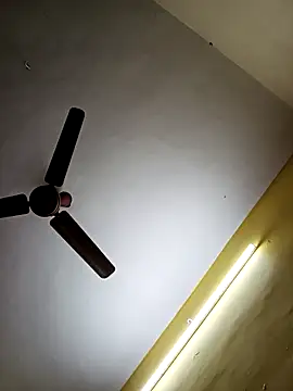 Snapshot of Thamarai28 chatting on 03-05-26, 12:39 Thamarai28 online show from 03-05-26, 12:39