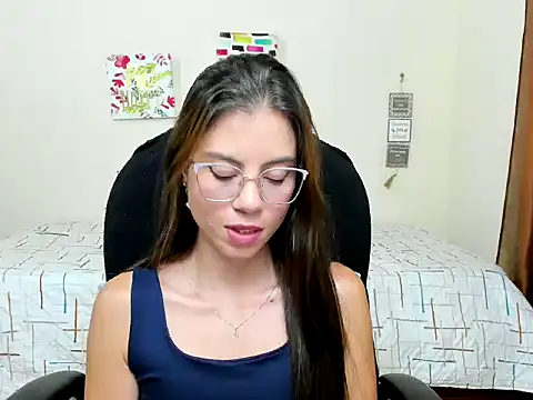 Snapshot of veronicamiller22 chatting on 09-28-25, 10:26 veronicamiller22 online show from 09-28-25, 10:26