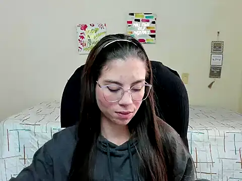 Snapshot of veronicamiller22 chatting on 09-30-25, 06:24 veronicamiller22 online show from 09-30-25, 06:24