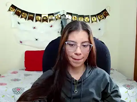 Snapshot of veronicamiller22 chatting on 10-08-25, 08:50 veronicamiller22 online show from 10-08-25, 08:50