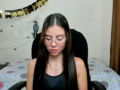 Snapshot of veronicamiller22 chatting on 10-21-25, 02:12 veronicamiller22 online show from 10-21-25, 02:12