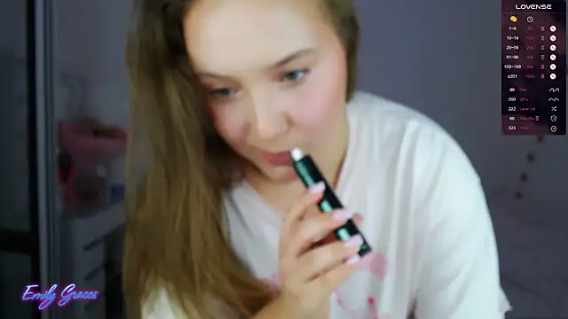 Snapshot of EmilyxxGraces chatting on 09-16-25, 03:07 EmilyxxGraces online show from 09-16-25, 03:07