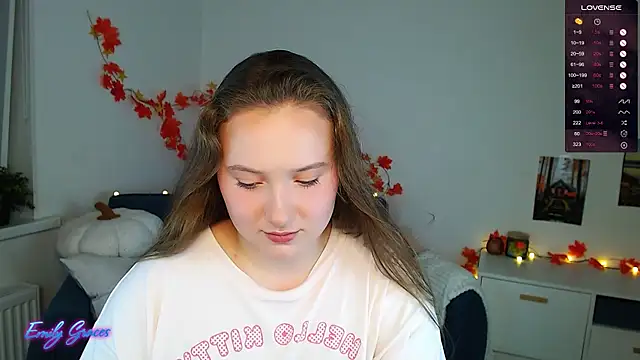 Snapshot of EmilyxxGraces chatting on 09-16-25, 05:25 EmilyxxGraces online show from 09-16-25, 05:25