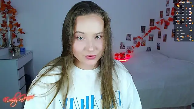 Snapshot of EmilyxxGraces chatting on 09-28-25, 09:09 EmilyxxGraces online show from 09-28-25, 09:09